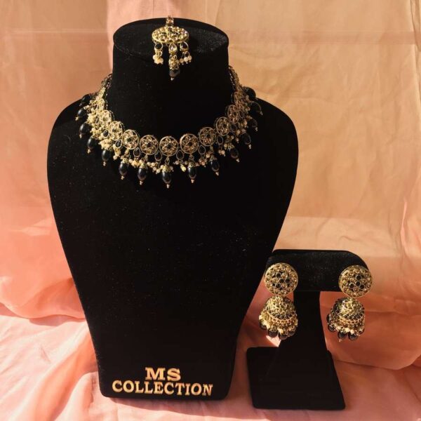 black necklace set