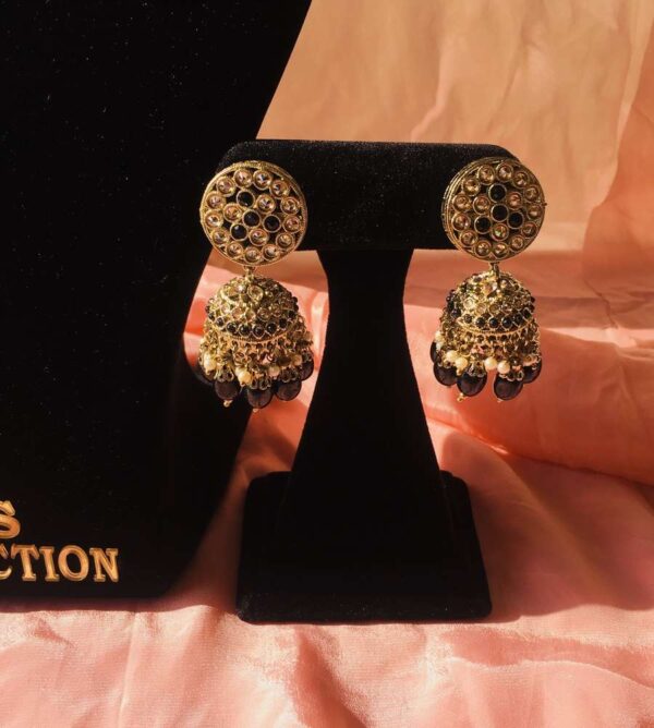 black jhumki