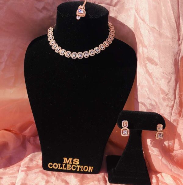 White necklace set