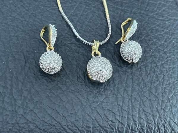 Pendant set
