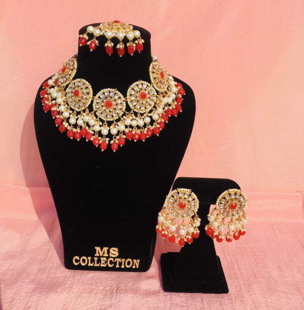 Red round necklace