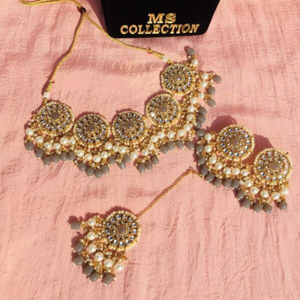 grey kundan choker