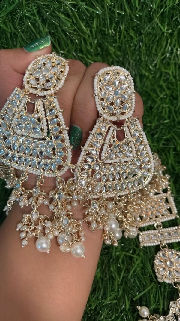 earring with tikka