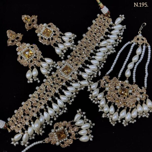 white Passa necklace set