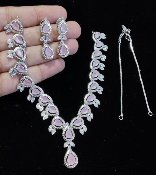 NYRA pink necklace