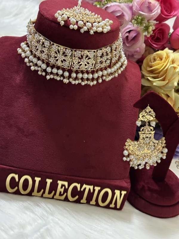 Attractive Jadau Beaded Set with Maangtikka