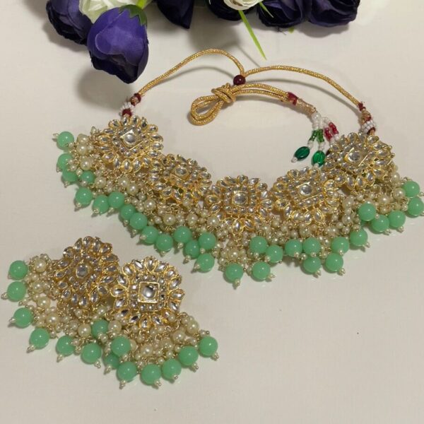 Floral Deisgn Kundan Jewellery Set
