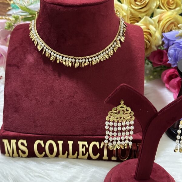 Golden Peepal patti Necklace with earrings