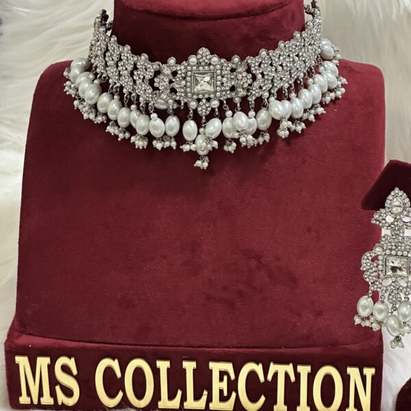 AD necklace set