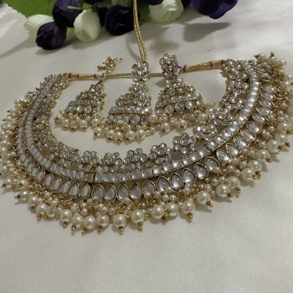 Kundan embellished off-white Necklace
