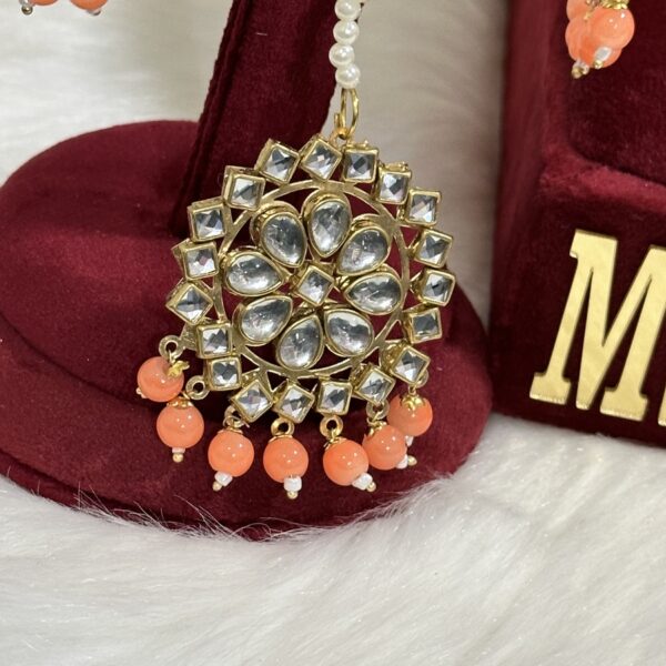 Kundan jewelry with Kundan tikka