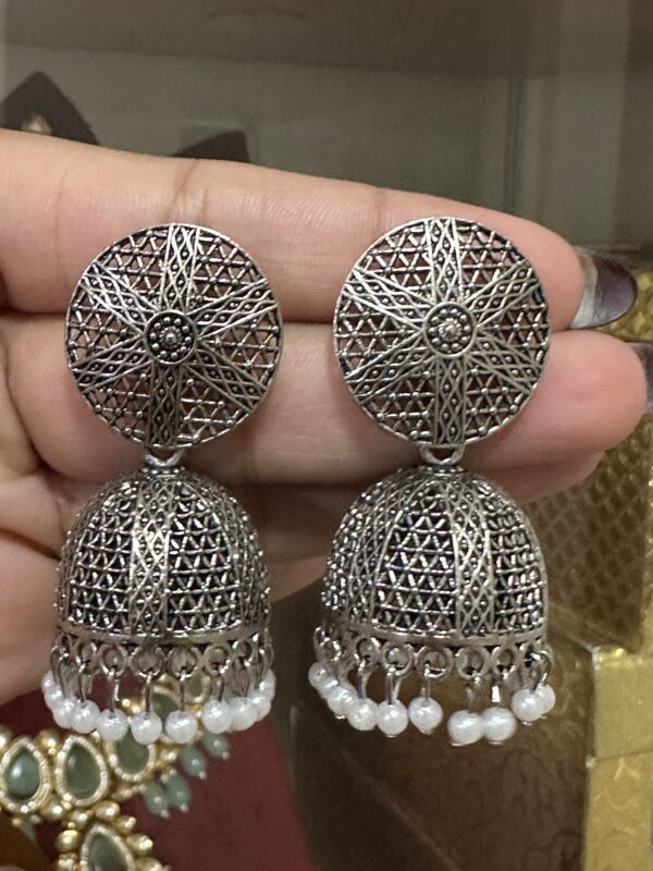 white oxidised